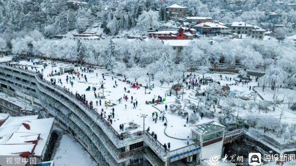 扬帆配资 江西九江大雪过后 庐山雾凇雪凇摇曳生姿